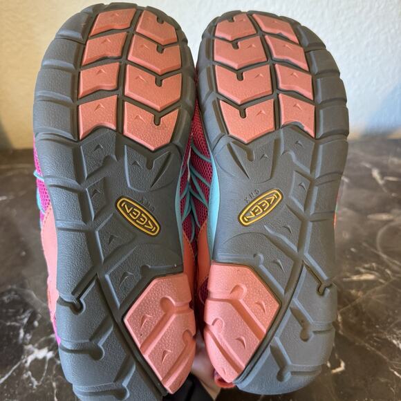 KEEN Bright Pink Closed Toe CNX Shoe - BIG Girls US 5 - Picture 3 of 5